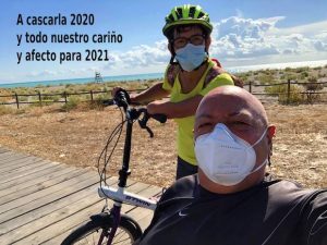 Miguel y Eva en handbike y bici