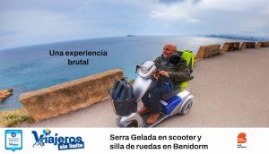 Miguel en scooter eléctrico por Serra Gelada al atardecer, se ve el mar
