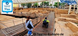 Miguel por el teatro romano de Zaragoza con silla de ruedas