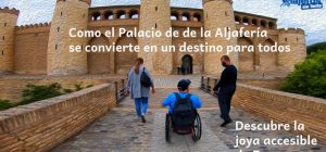 Miguell con su silla de ruedas acompañado por varios guías sobre una imagen espectacular del Palacio de la Aljafería