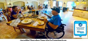 Miguel en su silla de ruedas con Eva, comiendo en el restaurante de la bodega
