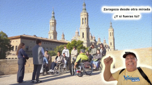 Alumnos de Turismo recorriendo Zaragoza en silla de ruedas durante el Experience Tour Accesible 2025.