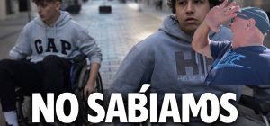 Alumnos de turismo viviendo una experiencia de turismo accesible en silla de ruedas por la ciudad