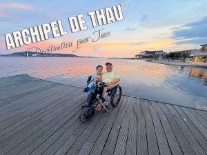Miguel y Eva contemplando el atardecer en el Archipel de Thau, un destino accesible del Mediterráneo francés.